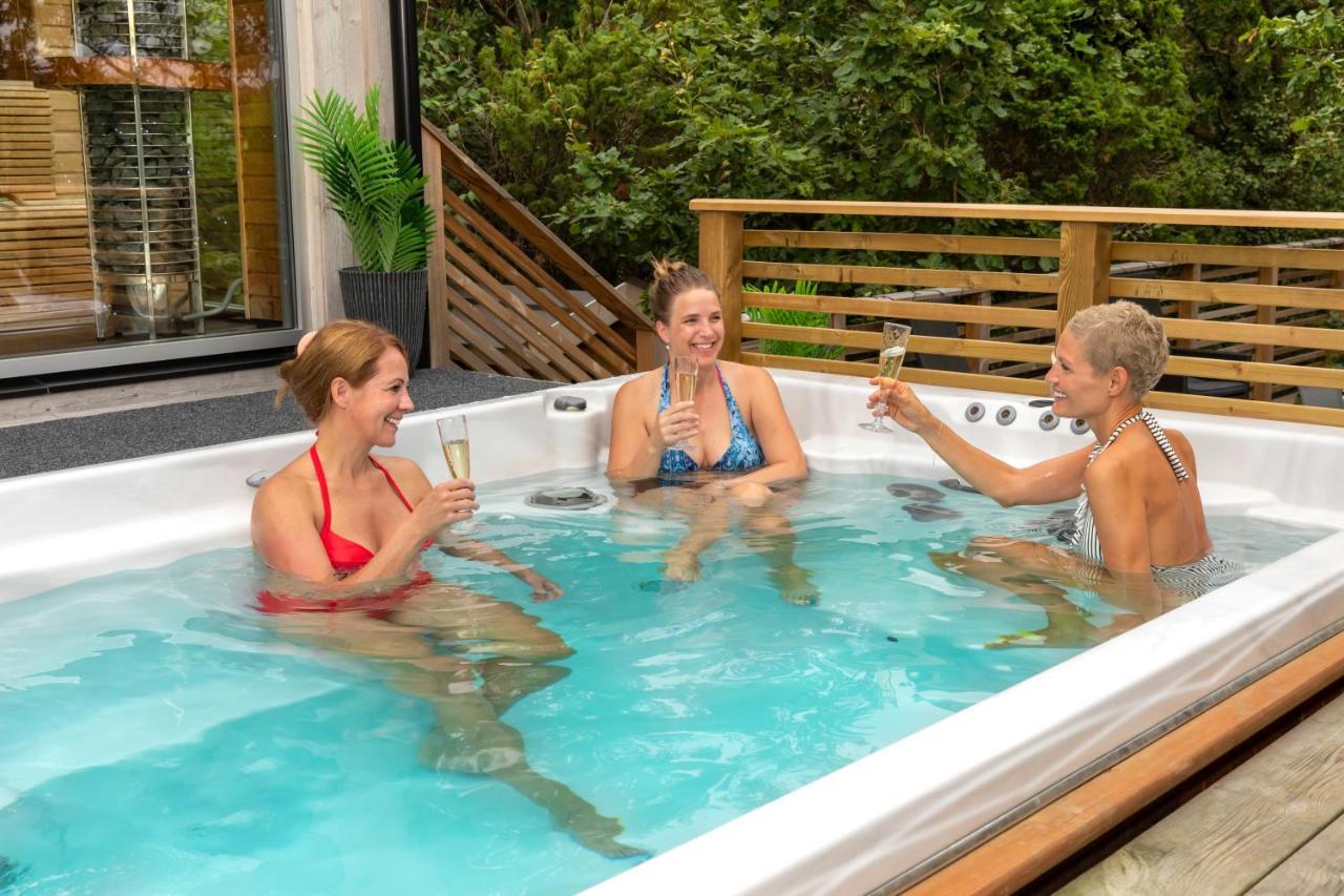 Treetop Hangout & Hotel Gothenburg