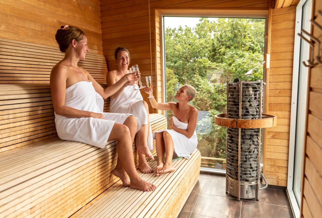 Treetop Hangout & Hotel 3*