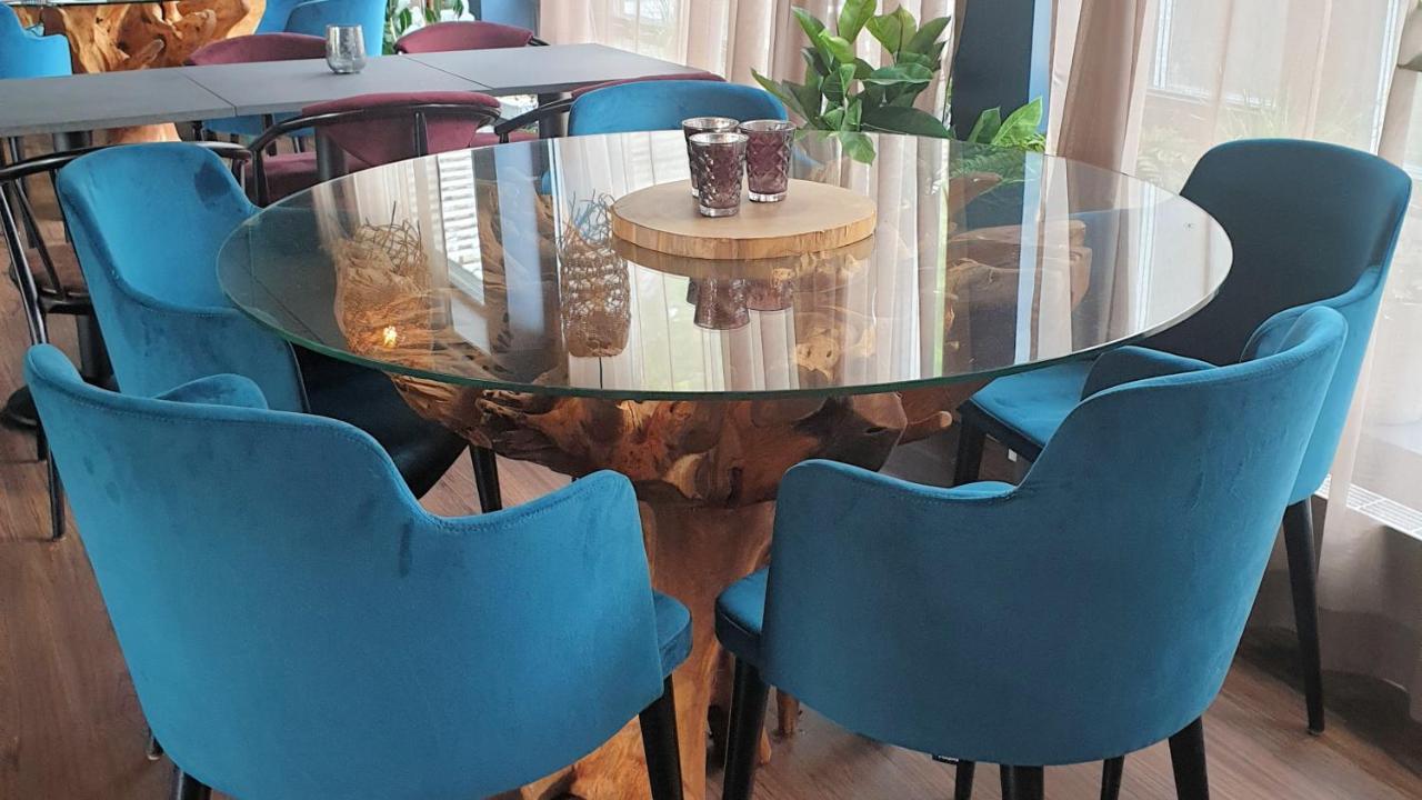 Treetop Hangout & Hotel Gothenburg